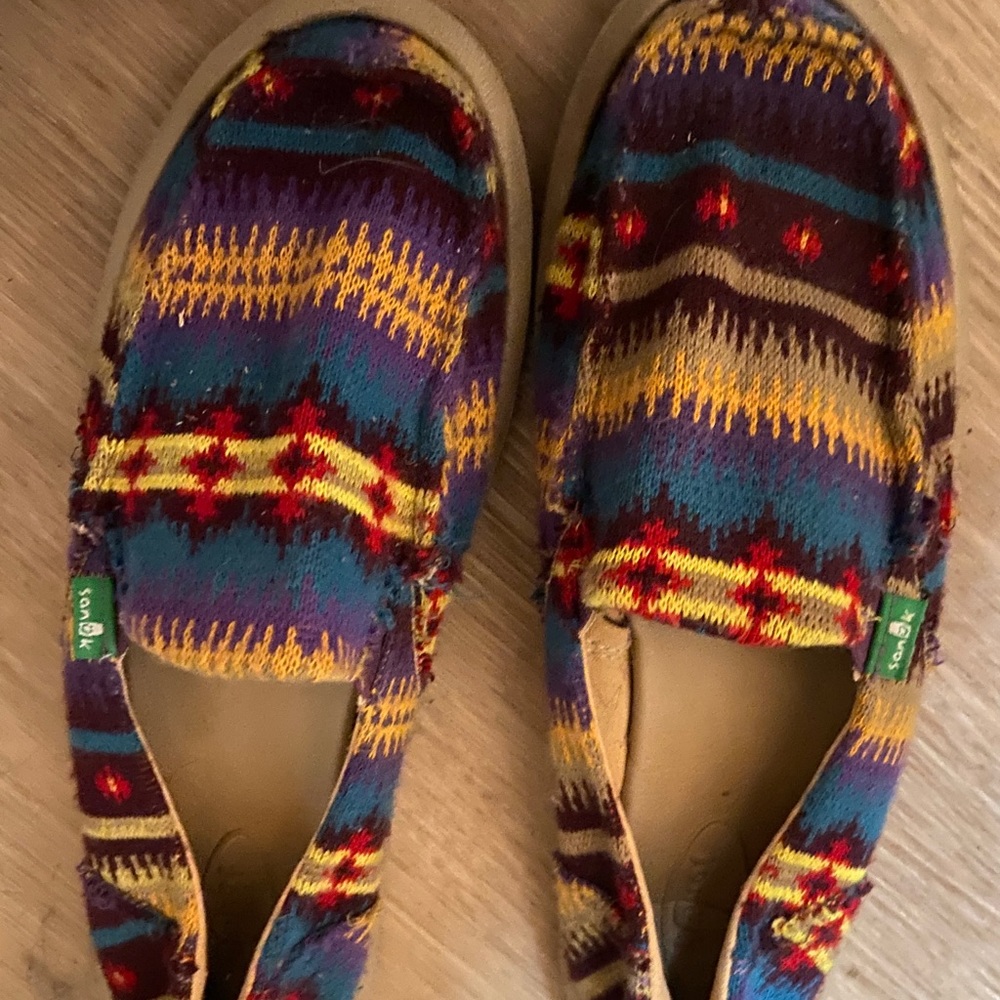 Sanuk Slip-ons EUC